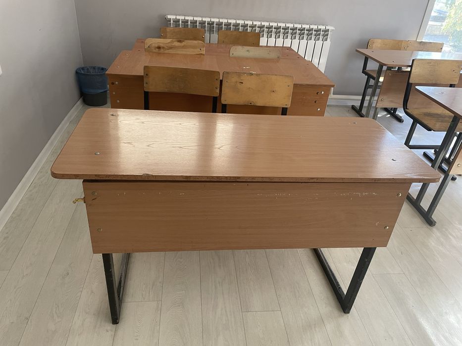 Срочно продам парты со стульями