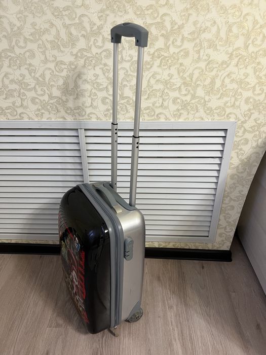 Детский чемодан монстер хай