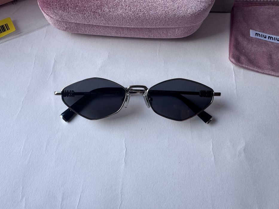 Ochelari de soare miu miu
