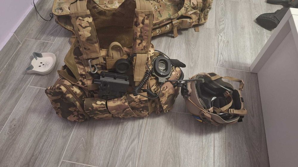 Vesta tactica Multicam noua cu holster si statie inclusa