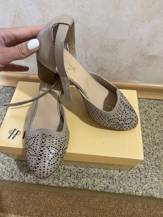 Прекрасни сандали от естествена кожа