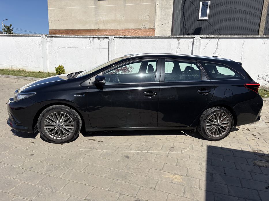 -- Toyota Auris Hybrid  2016 --