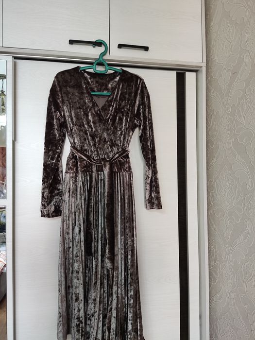 Продается женское платье