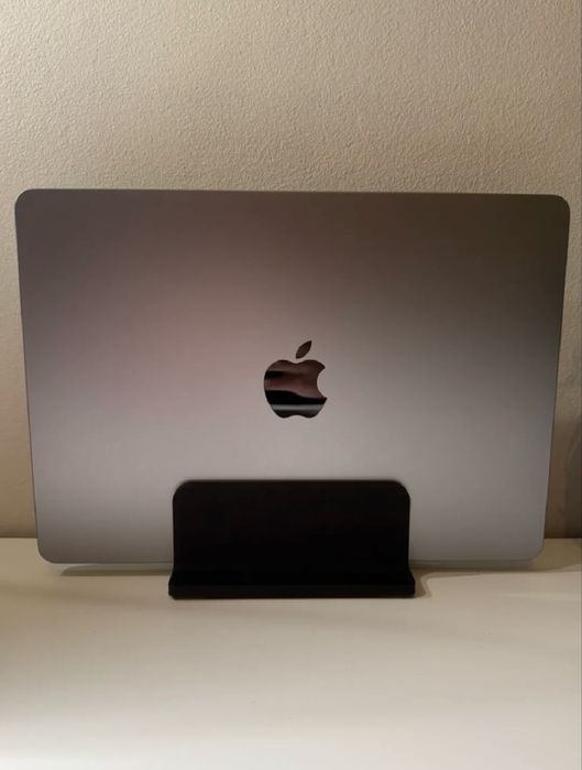 Suport vertical pentru MacBook Air (M2, M3, M4, M5) și MacBook Neo