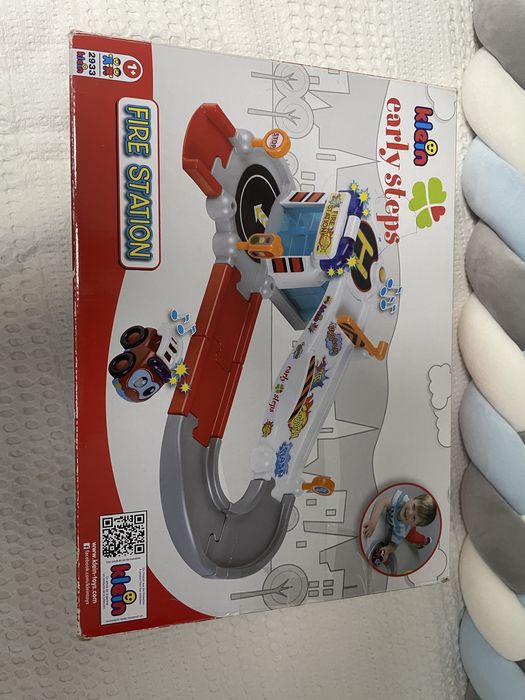 Joc copii cu masinuta si pista