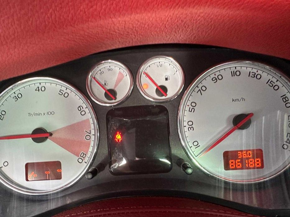 Автомобил Peugeot 307 CC