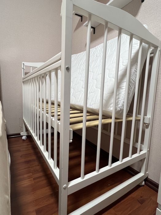 Детская кроватка и матрас