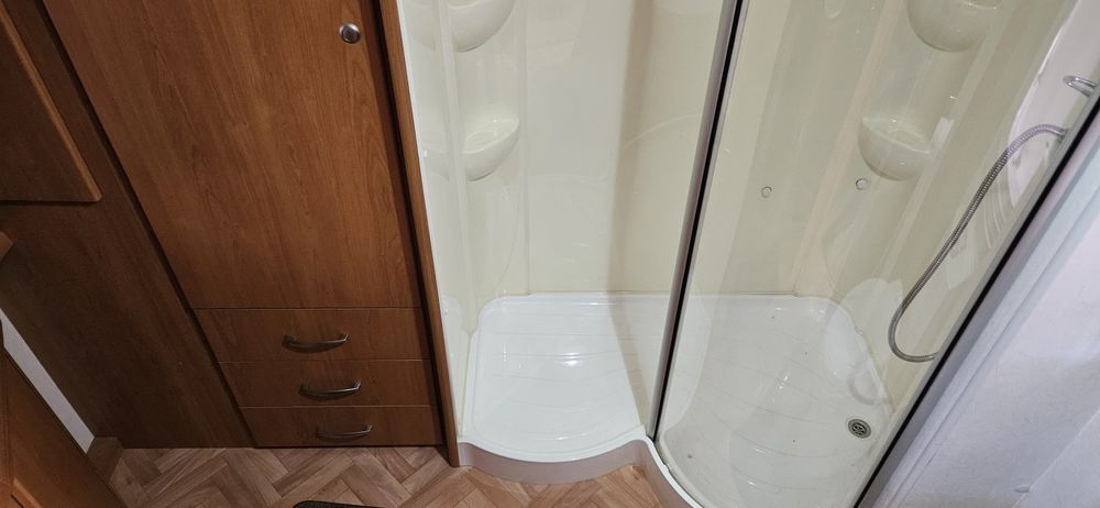 rulotă  ultra-dotată