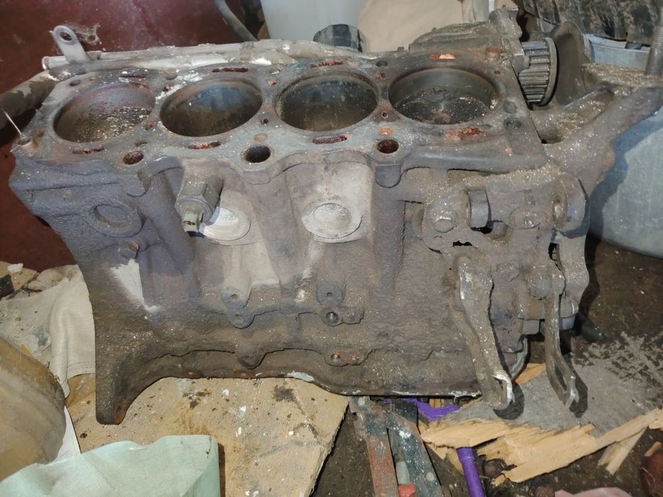 Продам блок 3SFe вал шатуны в сборе