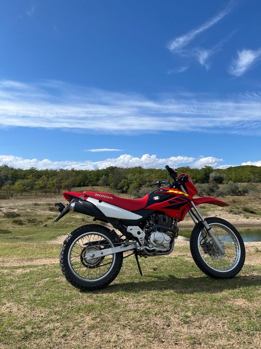 Vand Honda xr in stare perfecta, cu acte. 7000 lei (negociabil)