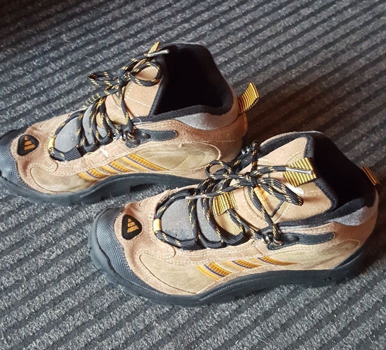 Adidas ghete femei marimea 38 in stare buna