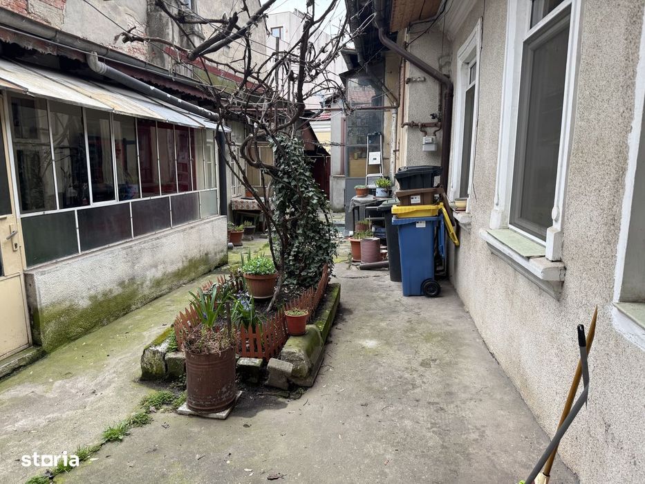Vânzare casă cu 2 camere în curte comună cu vecini liniștiți