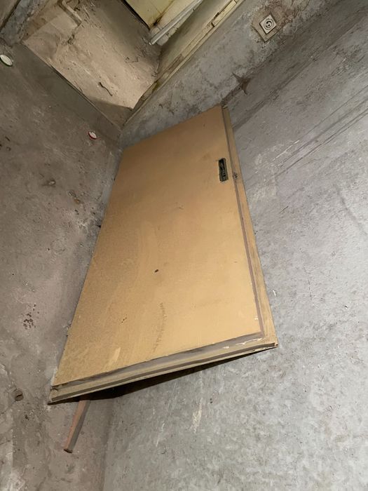 Метална входна врата