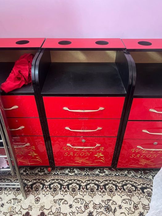 Salon mebellari srochna sotiladi