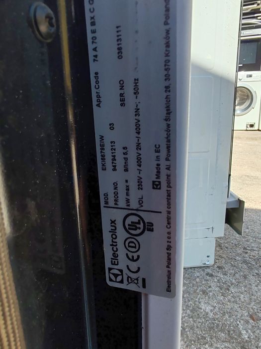 Свободно стояща печка с индукционни котлони Електролукс Elektrolux със само почистване Pirolise 2 години Гаранция!