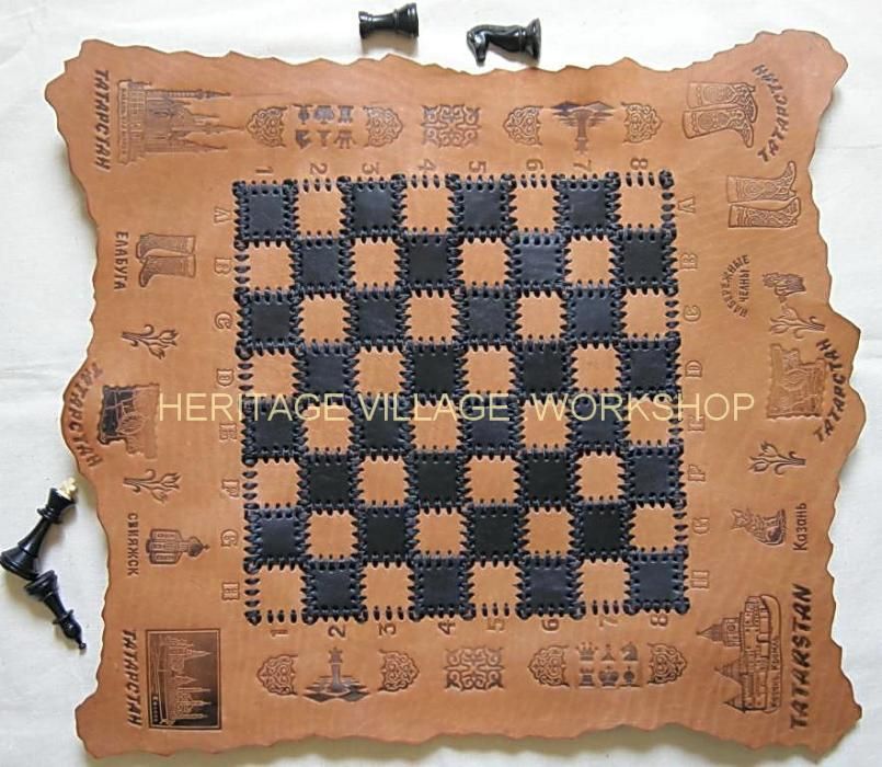 Шахматная доска из натуральной кожи .