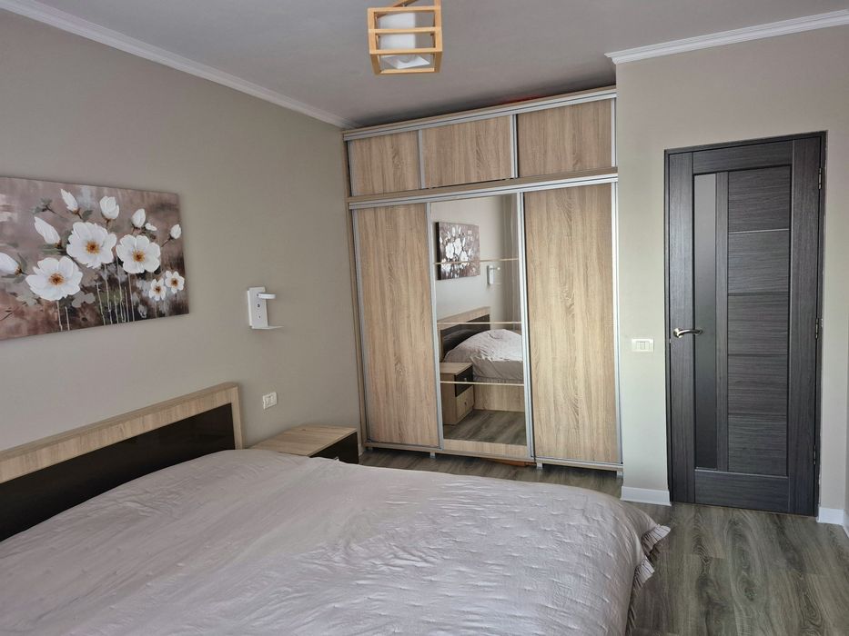 Apartament 3 camere + boxa** Bloc nou**str Trotus**Utilat și Mobilat