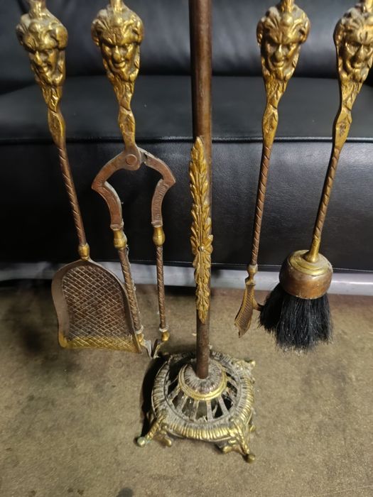 Бронзови аксесоари за камина