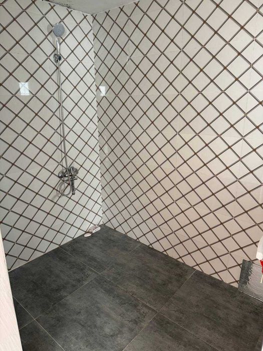 Олмос мах 5 хонали ховли оилага ижара топ. 450 у.е.