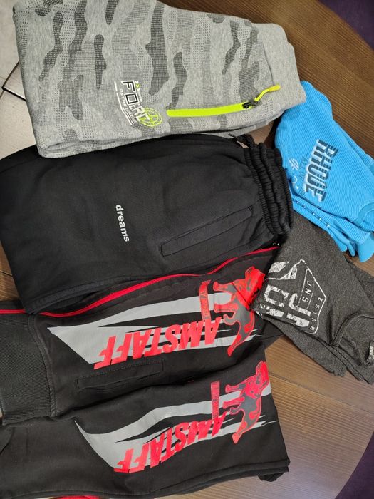 Две долнища, спортен екип и две блузи с дълъг ръкав