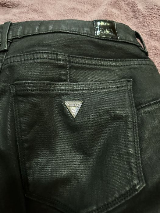 джинсы под кожу Guess