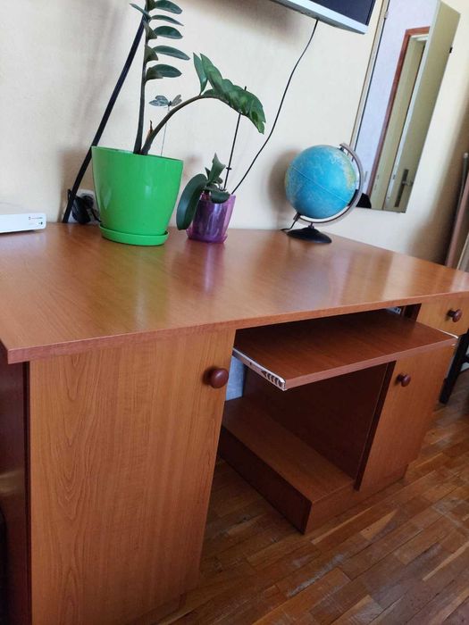 Легло с ракла + бюро + етажерка подарък