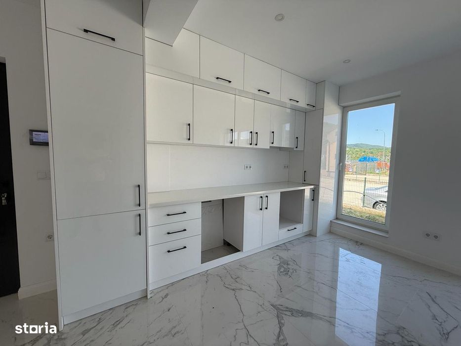 BLOC NOU, Str. Brândușelor–Ap. 3 camere, curte privata, loc de parcare