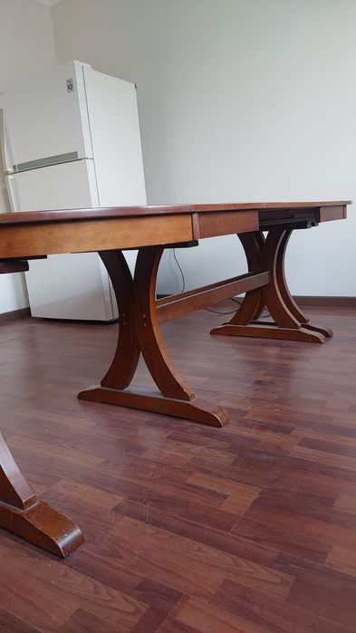 Продам стол обеденный