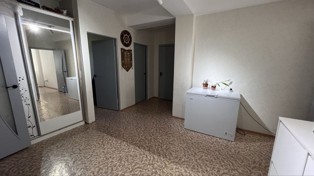 Продам квартиру 4-комнатную