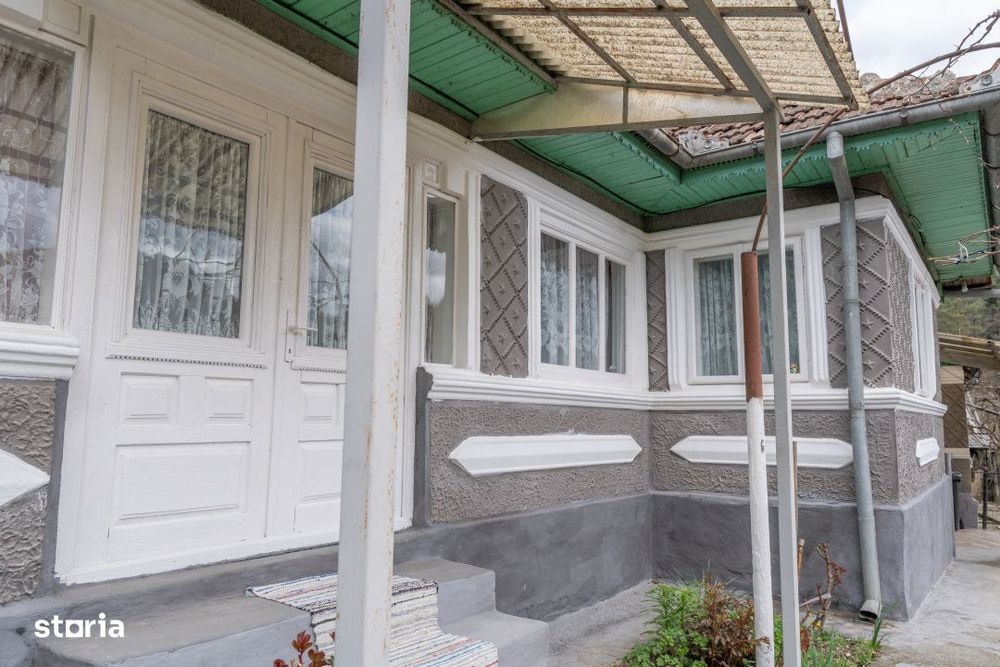 Acasa nu e un apartament. E pe Pietrosu nr. 8, in Zemes.