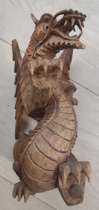 Дървени маски 100 см. и дървен крила змей