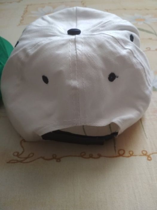 Шапки с козирка, чисто нови, 100% памук