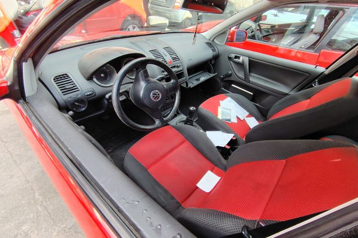 Bara fata Volkswagen VW Polo 2000 1.4 MT (60 hp)