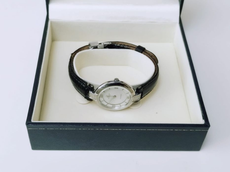 Ceas de dama vintage, cu 24 diamante de 0,06 ct, Christina London, cadran sidef