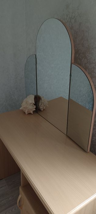 Продам тумбу- трельяж