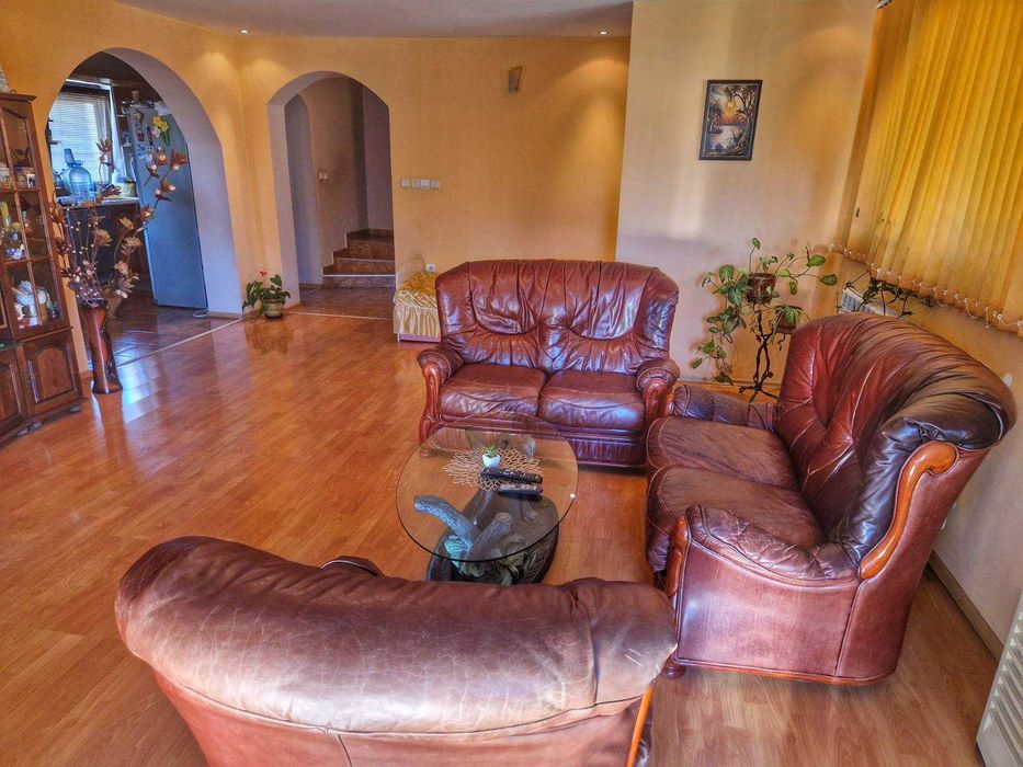 Имот Корект продава обзаведена Двуетажна Къща, с. Боянци, обл. Пловдив