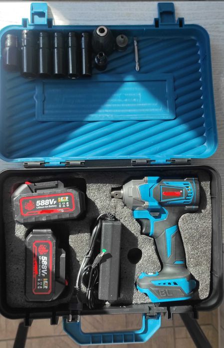 1000Nm Безчетков  ударен Гаиковерт- комплет с накраиници и две батерии