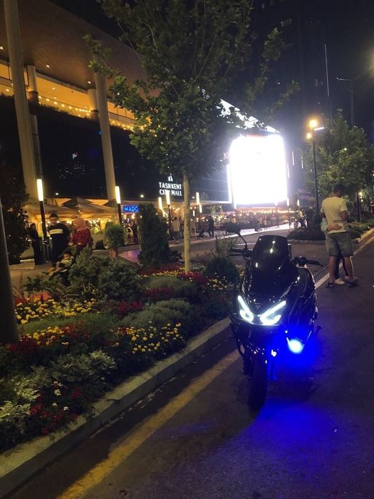 Skuter sotiladi
Yili 2025
Benzn rasxod 100kmga 2 2.5ta 
Naxtga