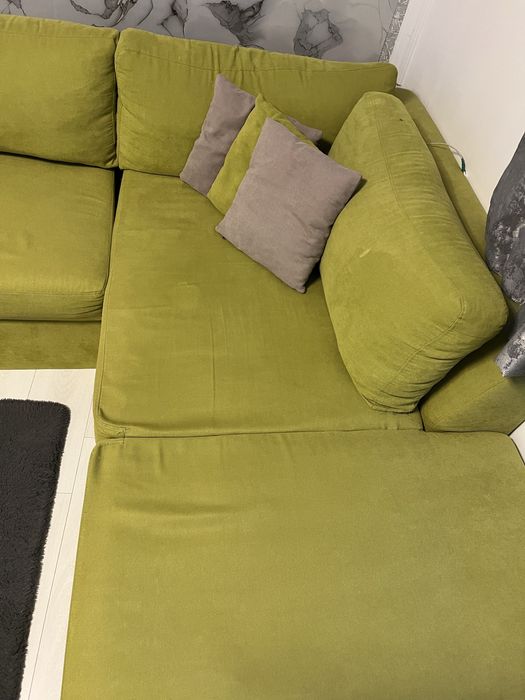 Ъглов зелен диван