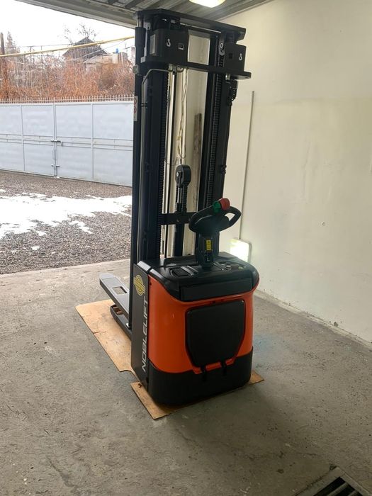 Штабелер самоходный электрический