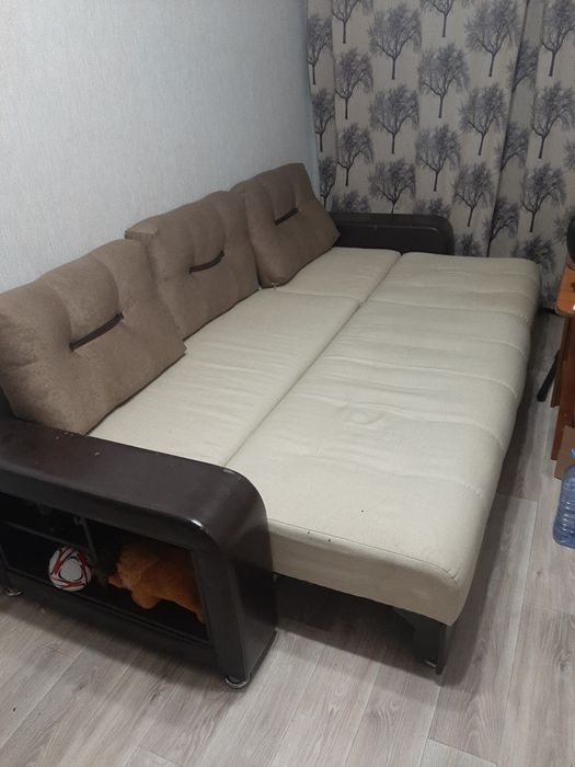 Продам диван с подушками