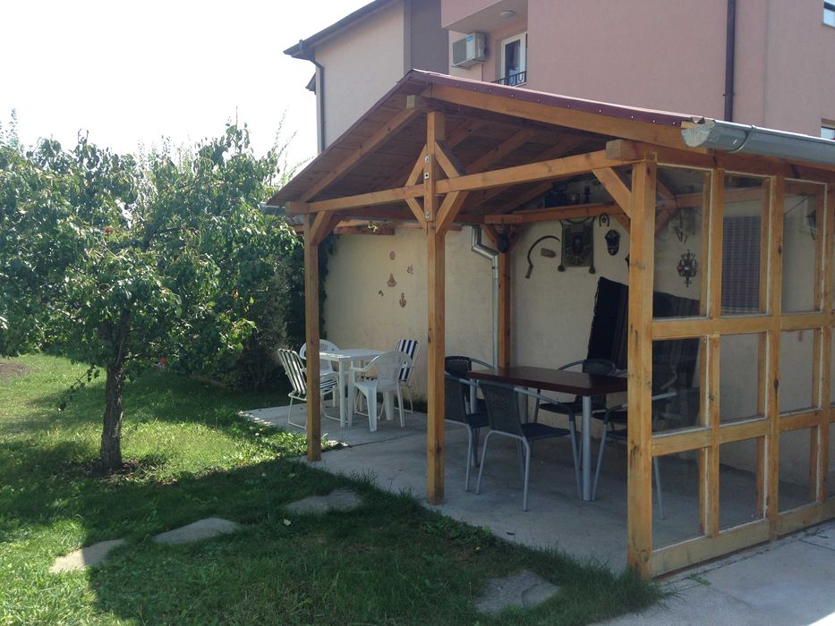 Собственик дава под наем етаж от къща в София