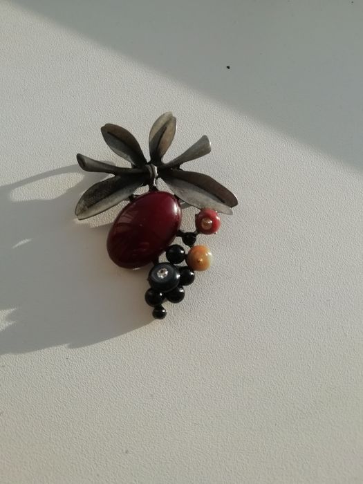 Брошь. Новая. Недорого.