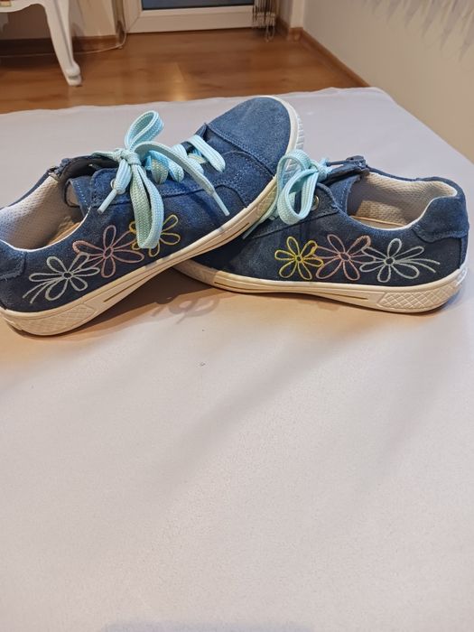 Детски пролетни  обувки на superffit за момиче  номер  23 и 33