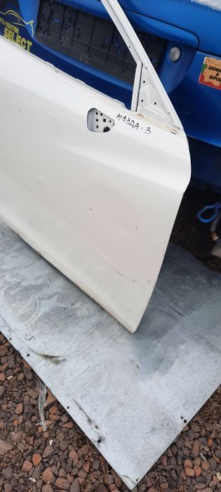 Предна дясна врата за мазда 3.