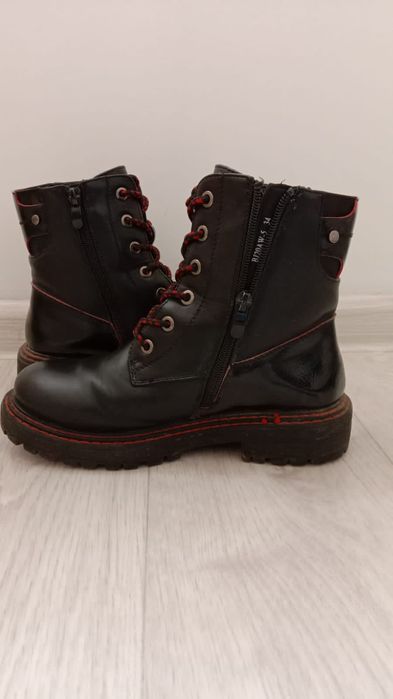 Ботиночки красивые, удобные, качественные да девочку