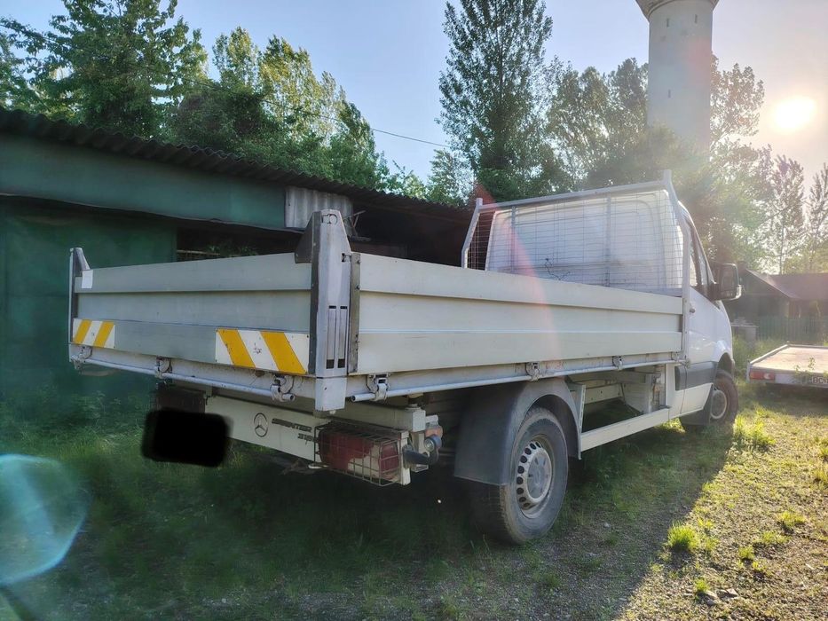 Autoutilitară N1 Mercedes
Culoare: Alb gri
Nr. Locuri: 2
Diesel
An fabricație: 2016
Unic proprietar
Bena se basculează atât lateral, cât și pe spate