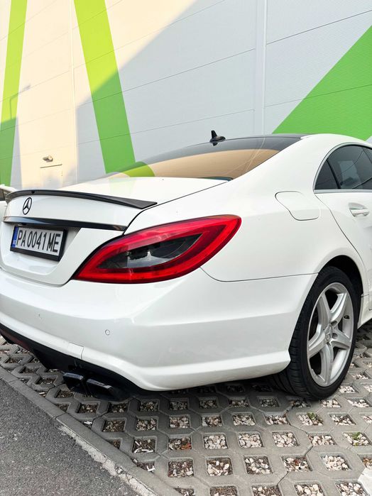 Mercedes-Benz CLS 550 / AMG / Harman-Kardon / Масаж / Подгрев / Обдухване / Кожа / Щора