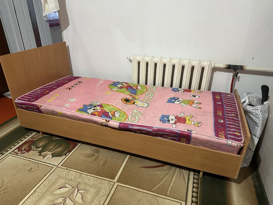 Кровать с матрасом