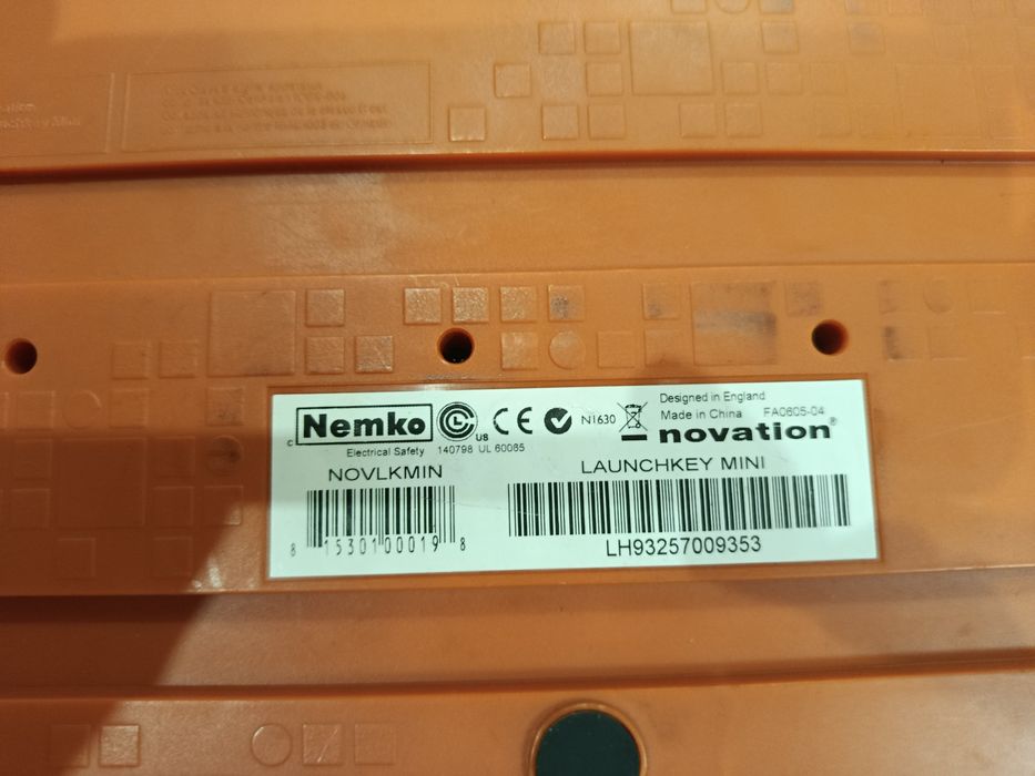 Продам миди клавиатуру